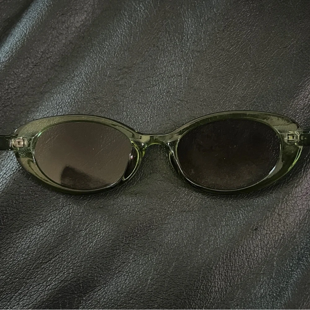 Oval Frame Retro Sunglass - Green